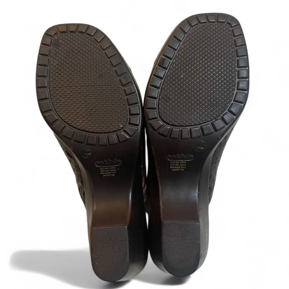 Nurture Jasper Leather Slip-On Clogs Laurel Brown Size 7.5 Women’s Comfort